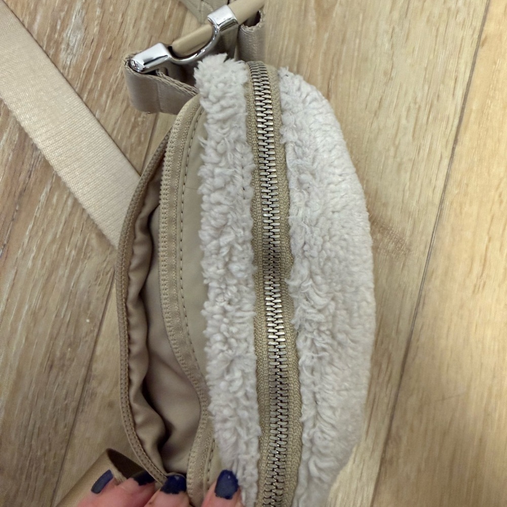 Lululemon Sherpa Everywhere Belt Bag Cream Fleece Crossbody Mini Belt Bag - Picture 9 of 12